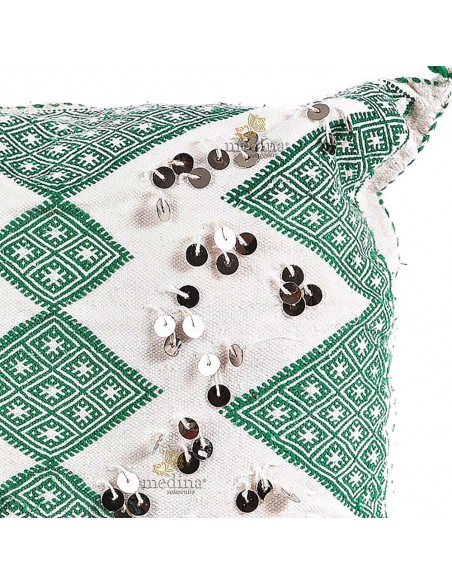 Coussin carré en kilim brodé vert blanc et joliment agrémenté de belles passementeries argentées